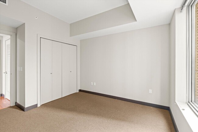 Building Photo - 910 Lenora St