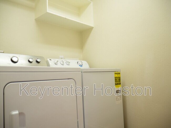 Building Photo - 47 Wickerdale Pl