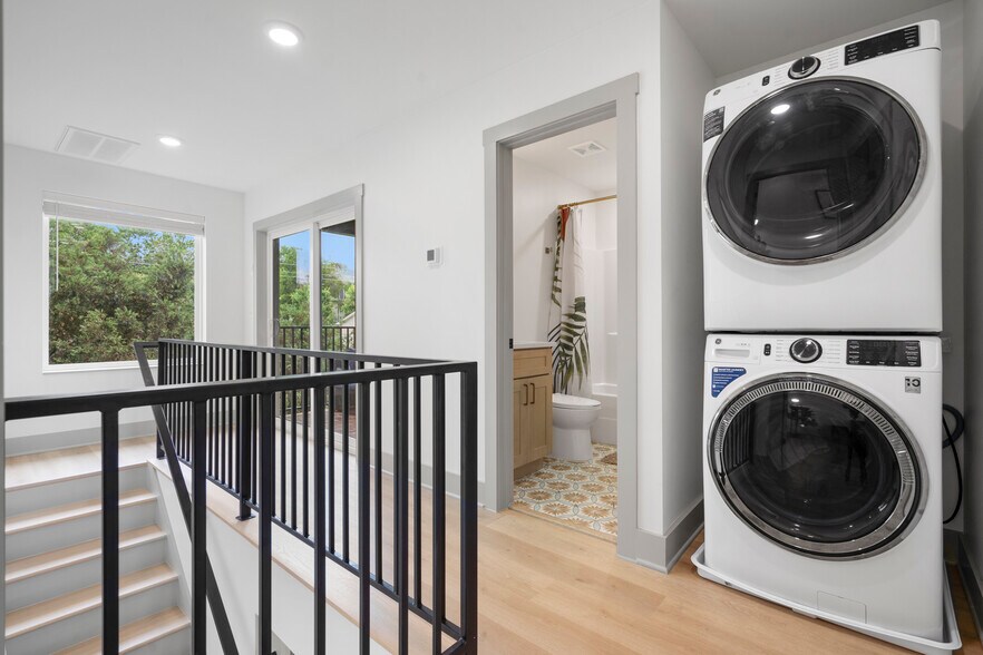 Building Photo - 530 Continental Dr