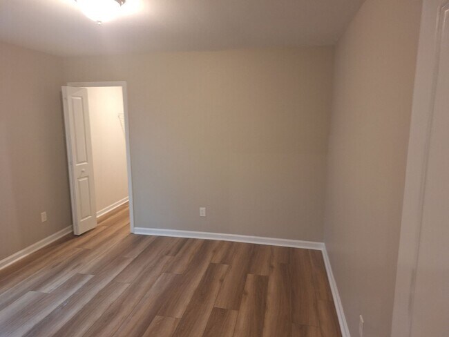 Building Photo - Wonderful Two Story Four Bedroom Home in Northeast Columbia!