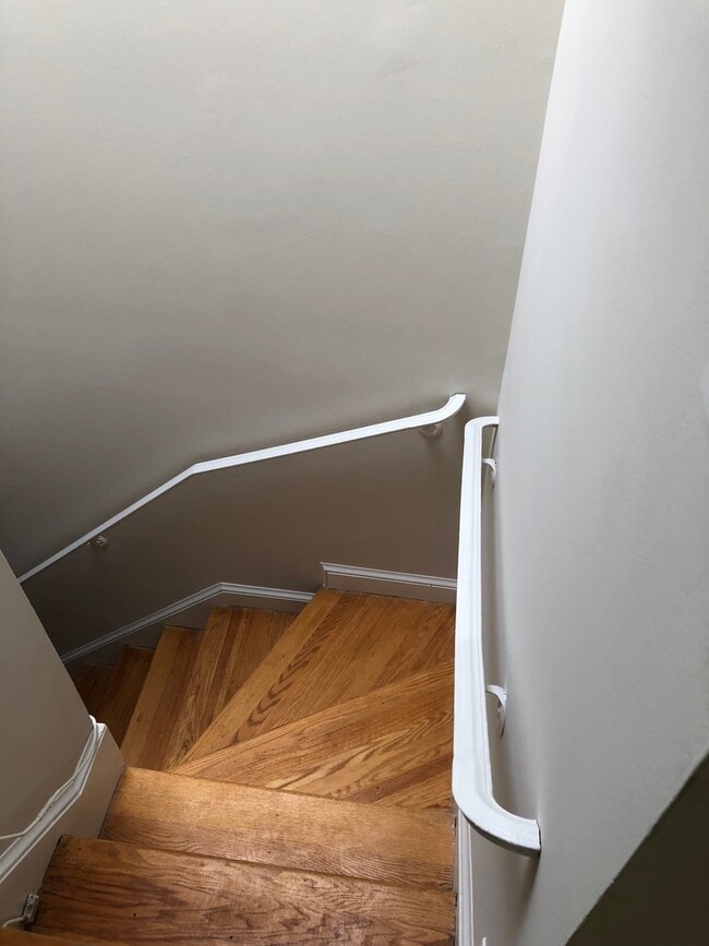 Building Photo - West End Giant