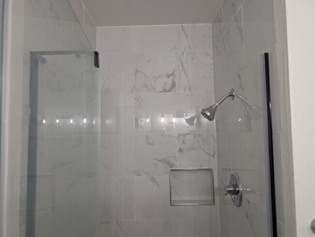 Building Photo - Completely remodeled and updated condo close to Fresno State, shopping and hwy 168