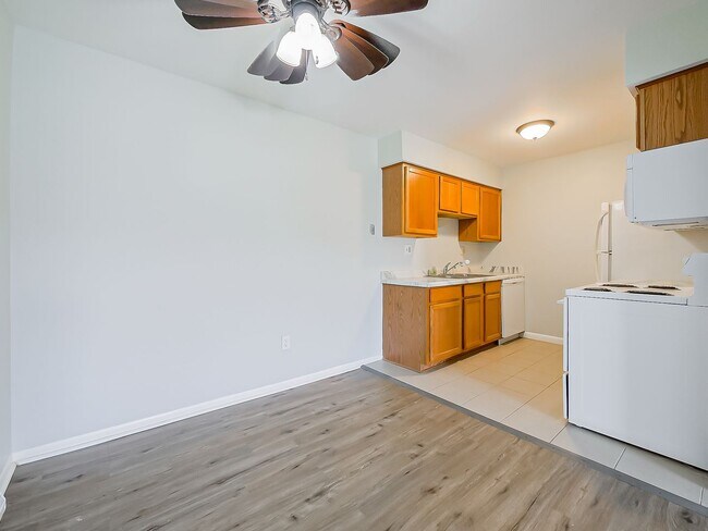 Building Photo - 125 E Van Riper Rd