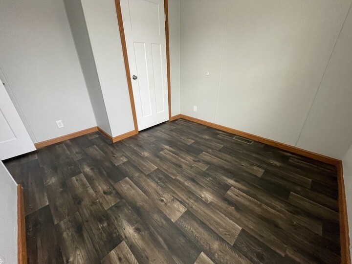 Building Photo - 38031 Leverette Ave