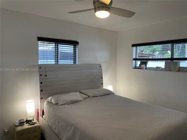 Building Photo - 3500 SW 36th St