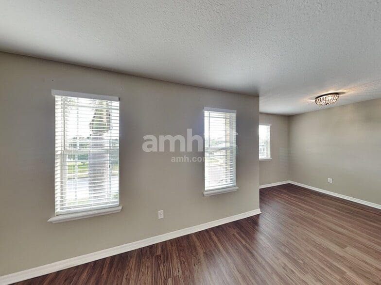 Building Photo - 5654 Aaron Ct