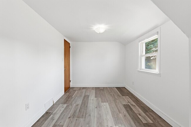 Building Photo - 76 Schuyler Ave