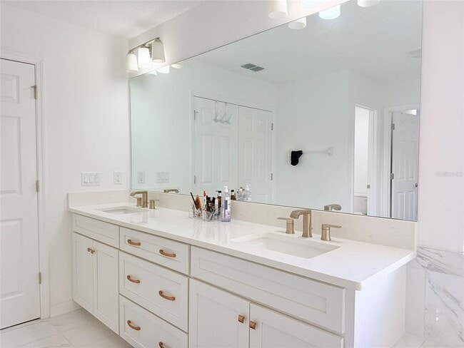 Building Photo - 11131 Sundrift Dr