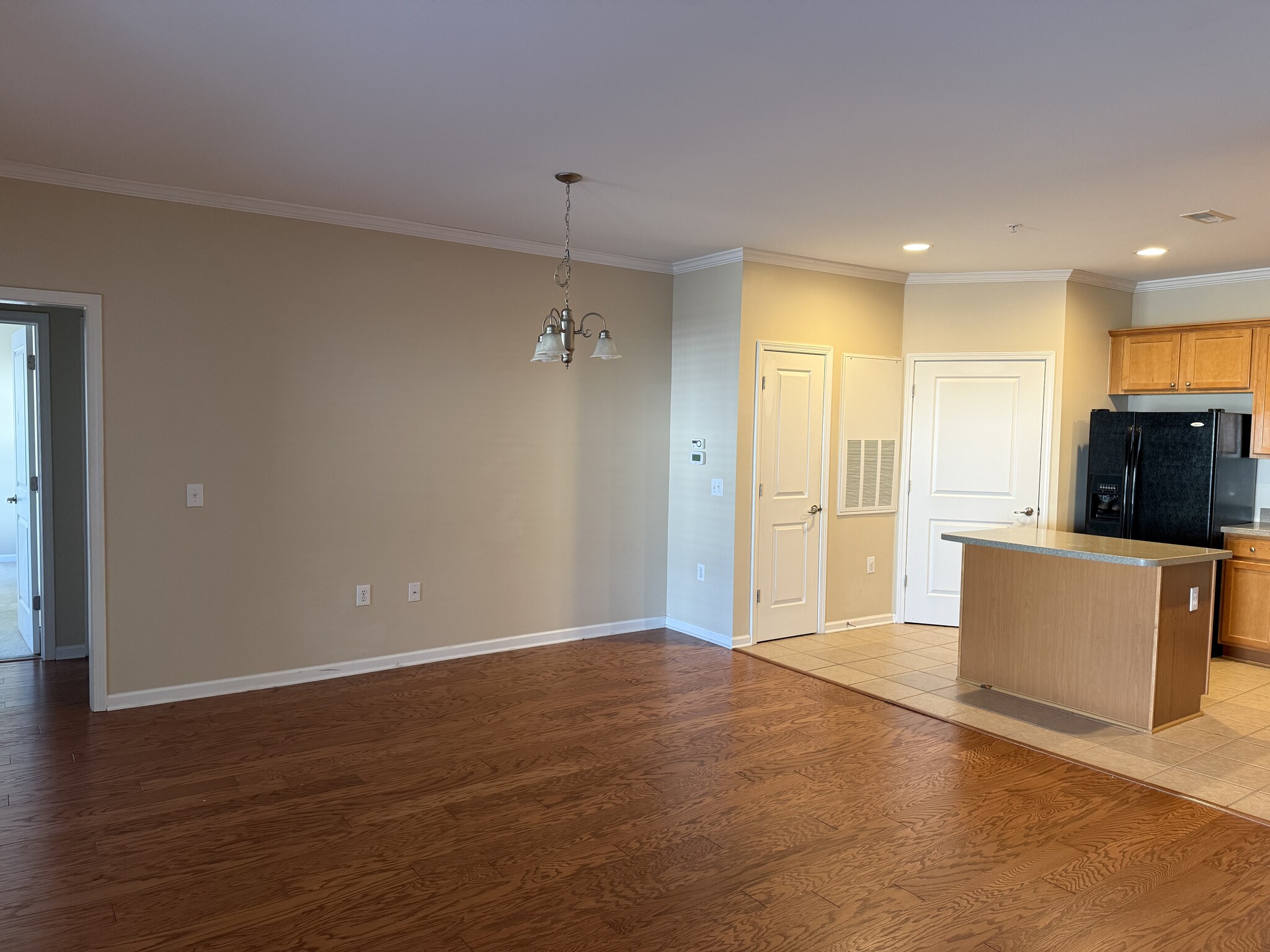 Building Photo - 6801 Hanesbrook Cir