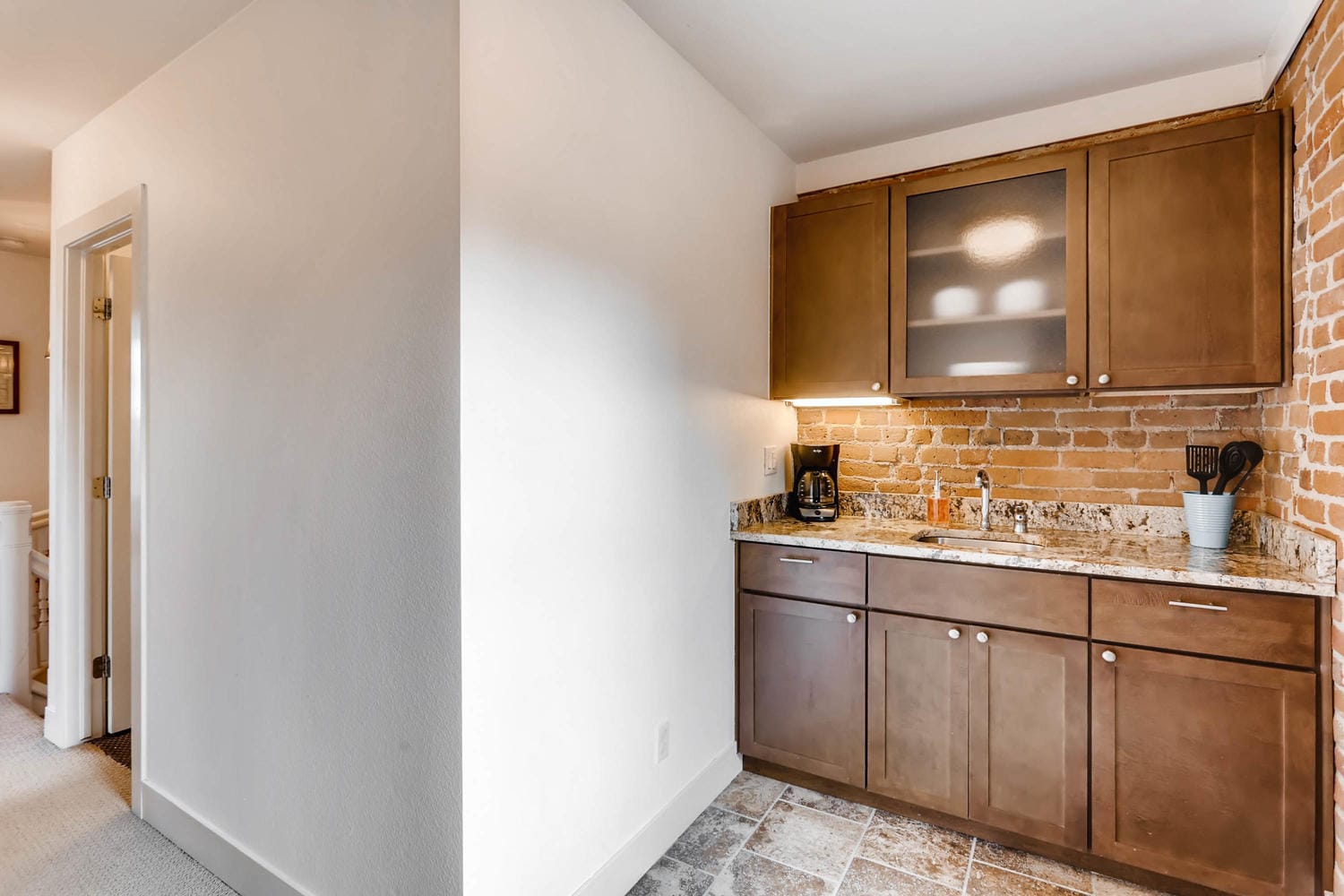 Building Photo - 920 E 24th Ave