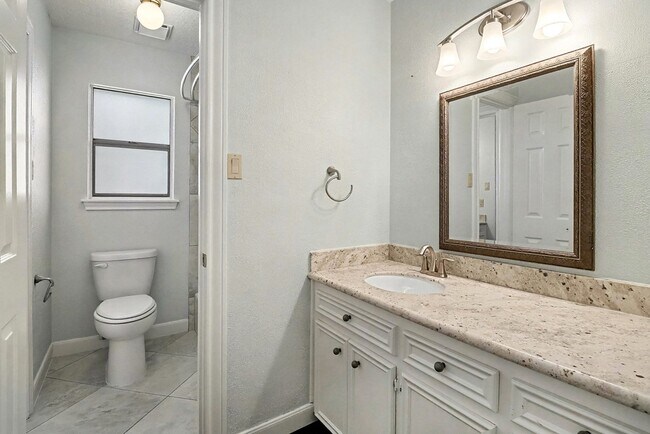 Building Photo - 1402 Copperfield Ct