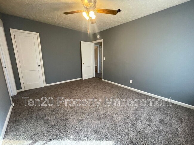 Building Photo - 411 20th Ave