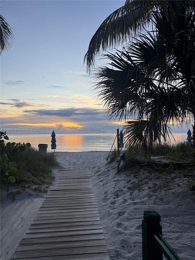 Building Photo - 881 Ocean Dr