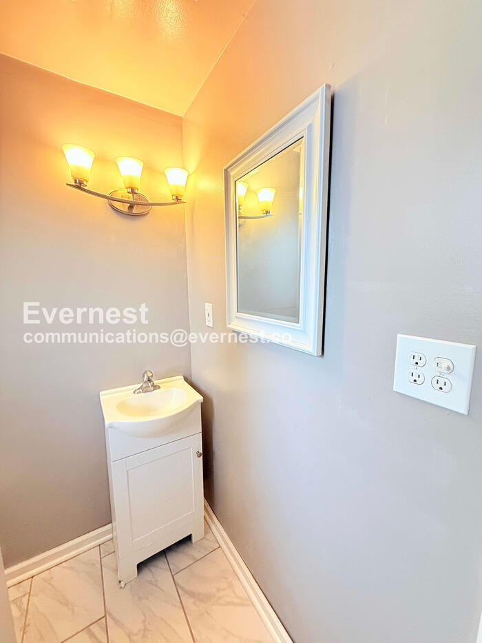 Building Photo - 4443 Elmwood St