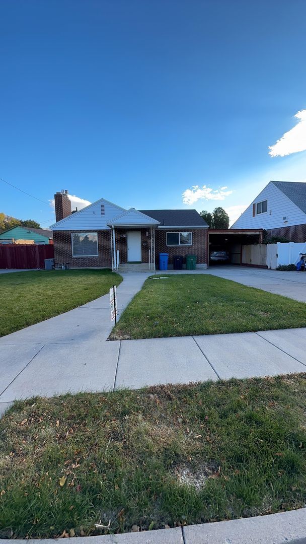 Building Photo - 1374 Maple Dr