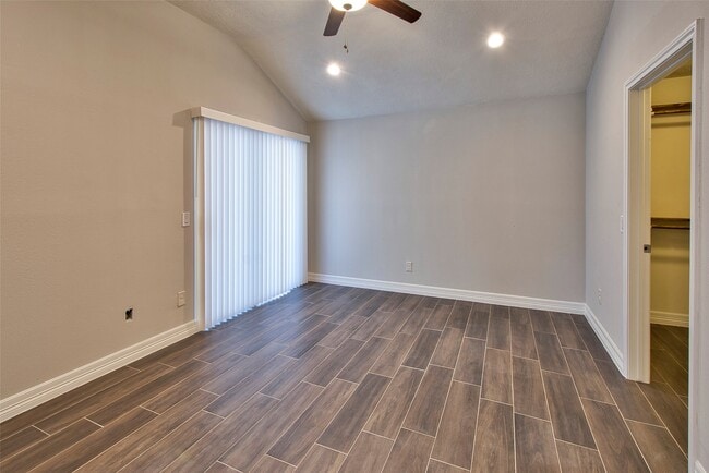 Building Photo - 3415 Pecan Point Dr