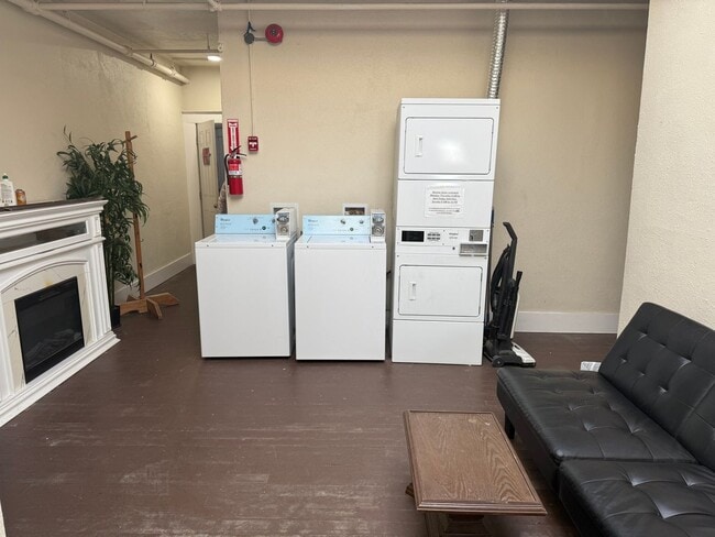 Building Photo - 97 E 1st St