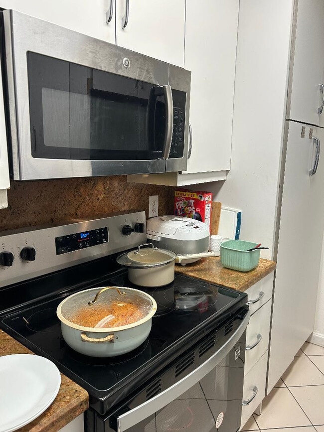 Building Photo - 1960 NE 173rd St