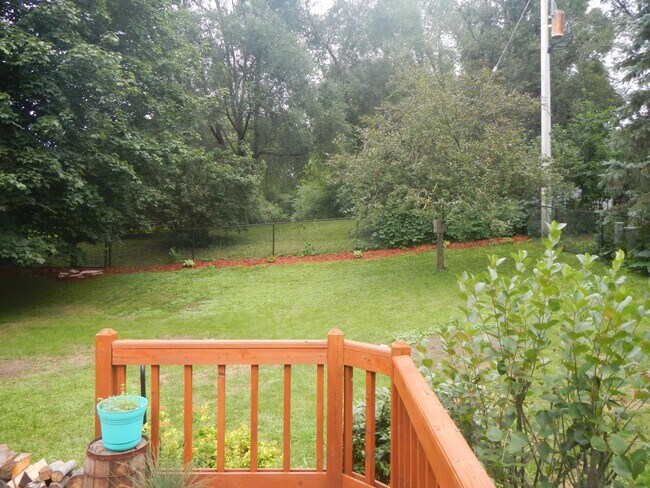 Building Photo - Nice 3 Bedroom 2.5 Bathroom house in Hudson