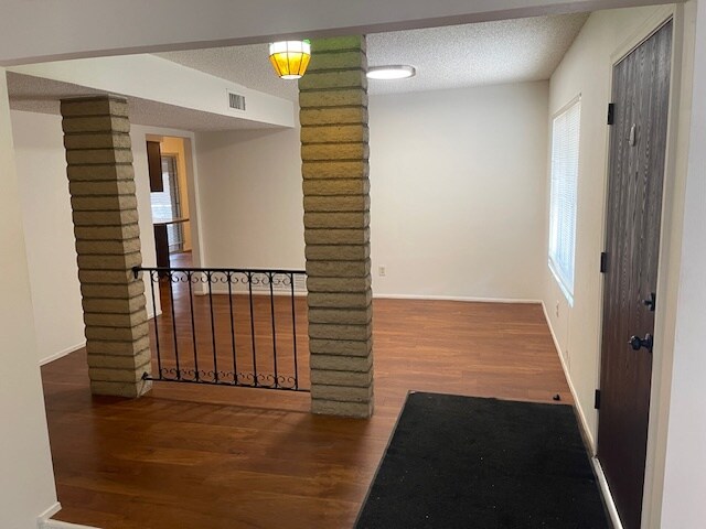 Building Photo - 8001 N El Tovar Pl