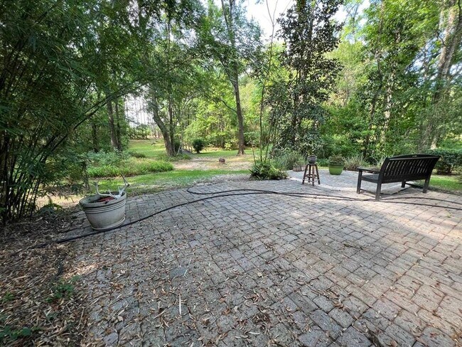 Building Photo - NE Acreage Home in Top School District