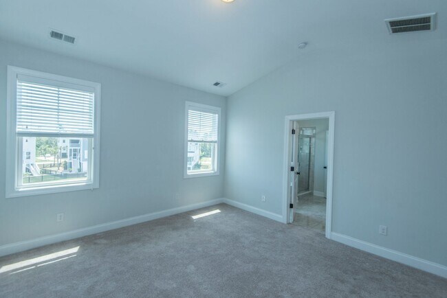Building Photo - Beautiful Oyster Point Townhome - Mt. Pleasant