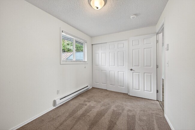 Building Photo - Cute 2 bedroom Near Downtown Tacoma & I-5