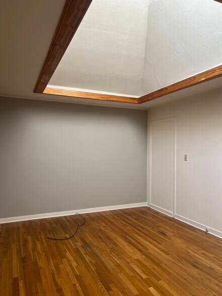 Building Photo - 498 Patch Ave