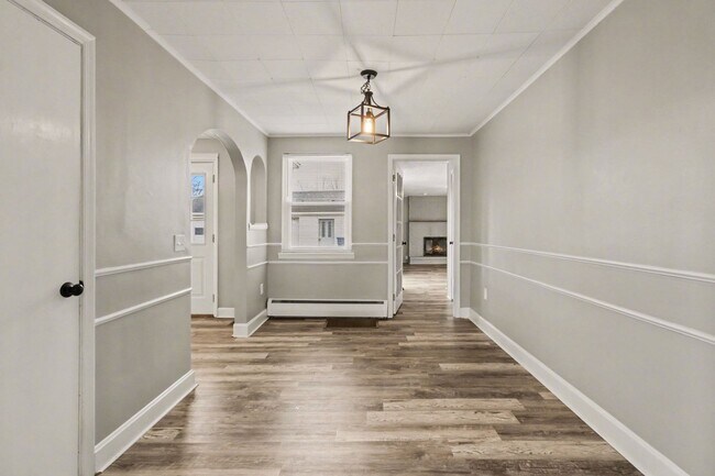 Building Photo - 5885 Avis Ln