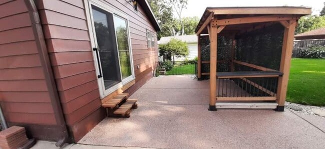 Building Photo - Great Eastside Location 3-Bedroom Bungalow...