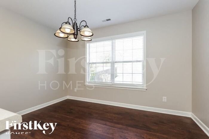 Building Photo - 2260 Dewey Dr