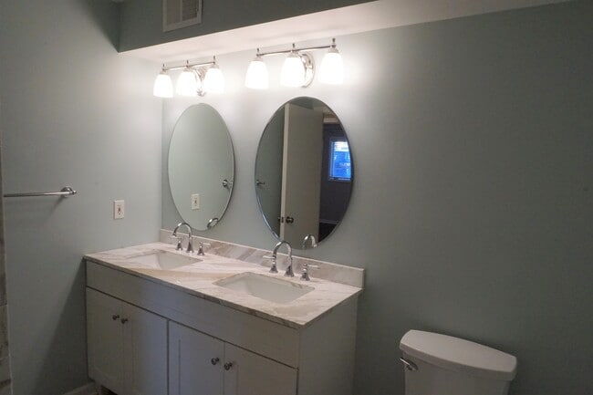 Building Photo - 114 Pinewood Dr