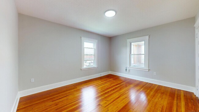 Building Photo - 909 New Britain Ave