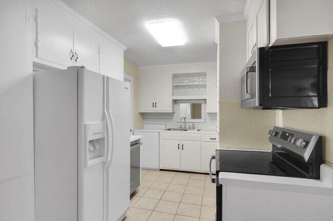 Building Photo - 120 Bernhurst Rd