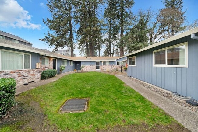 Building Photo - Recently upgraded 3 Bedroom! Washer/Dryer in unit!, Great Location! $500.00 Deposit OAC*!!