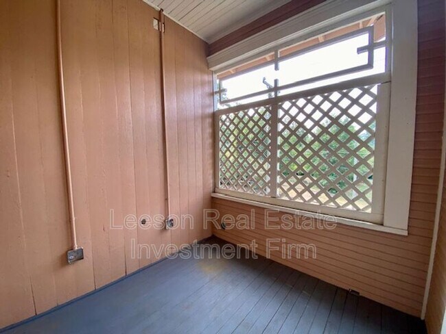 Building Photo - 314 1/2 KINGS HIGHWAY