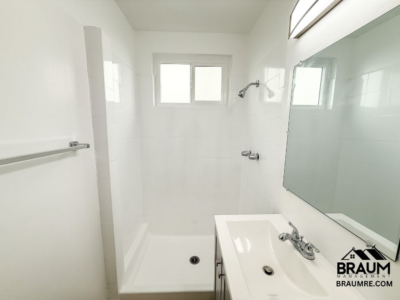 Building Photo - 2043 S Bedford St