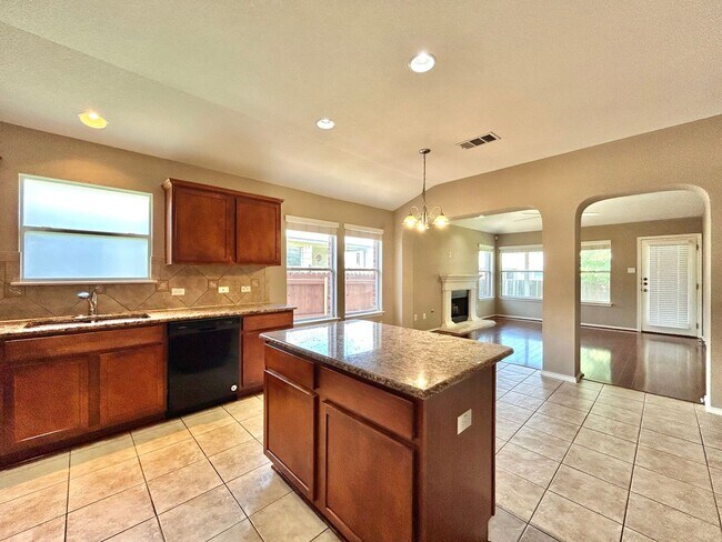 Building Photo - Beautiful & Spacious 3BR/2.5BA One-Level H...