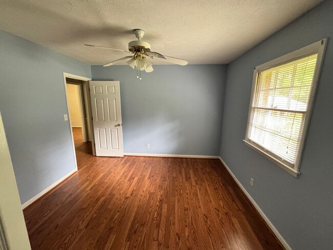 Building Photo - 3018 Delano Pl