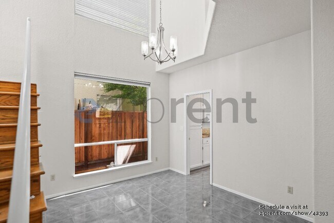 Building Photo - 914 Vista Pointe Dr