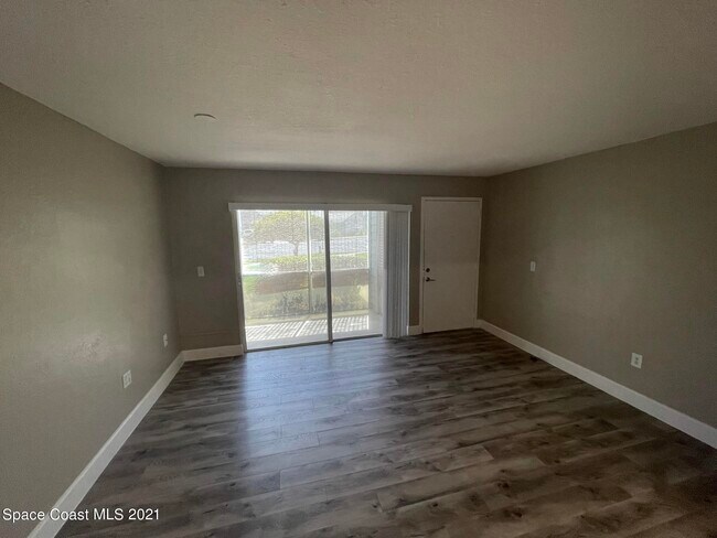 Building Photo - 4610 Lake Waterford Way