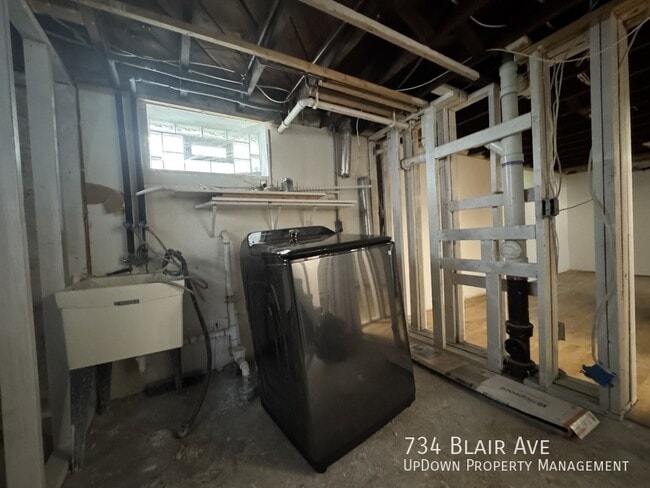 Building Photo - 734 Blair Ave