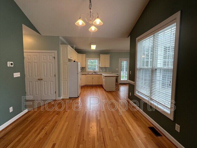 Building Photo - 1008 Elmsleigh Way