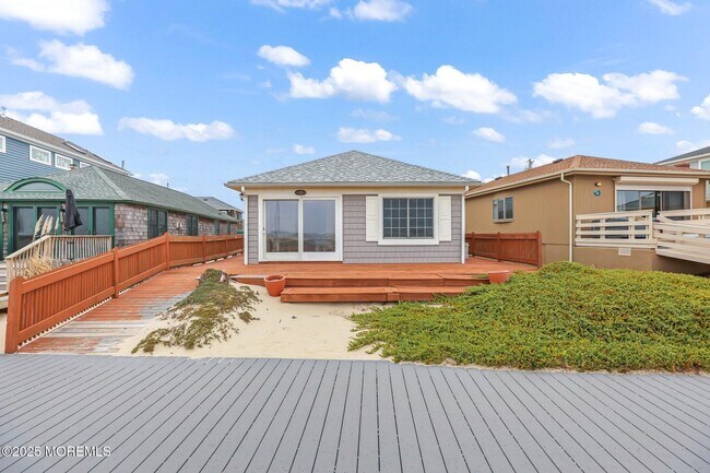 Building Photo - 115 Boardwalk