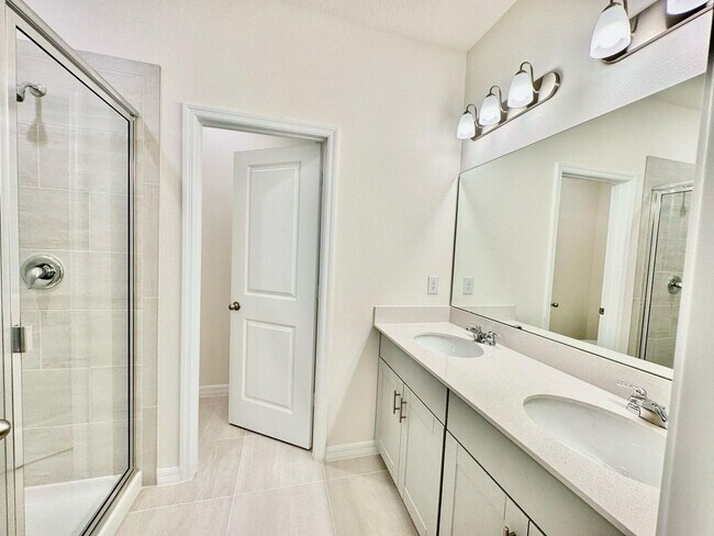 Building Photo - New Townhome for Rent