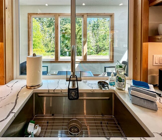 Building Photo - 1196 Place Rd