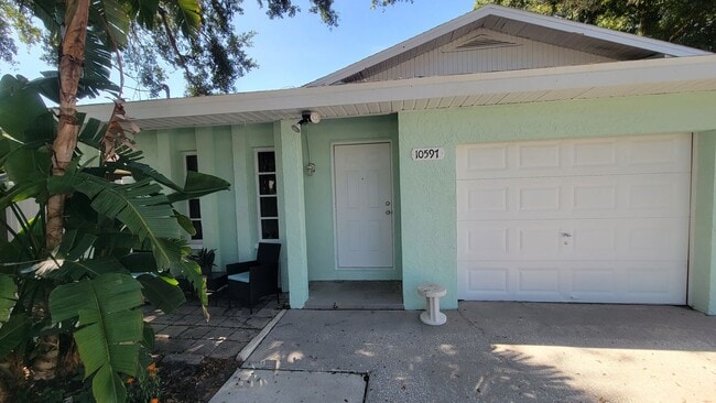Primary Photo - 2/1 w/ Garage in Seminole - Duplex