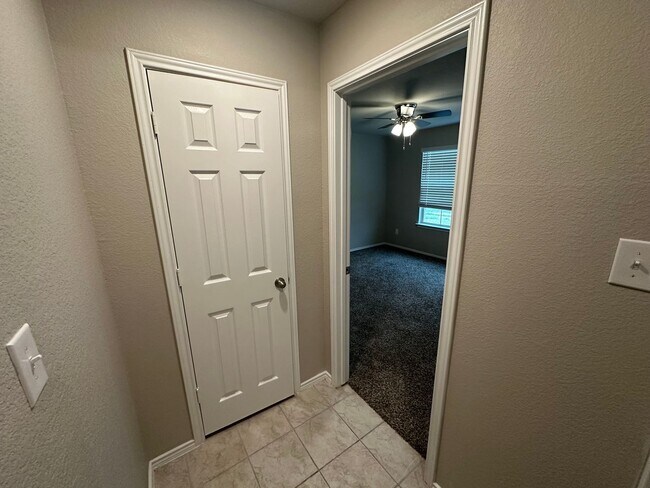 Building Photo - 5108 Karen Grn Dr