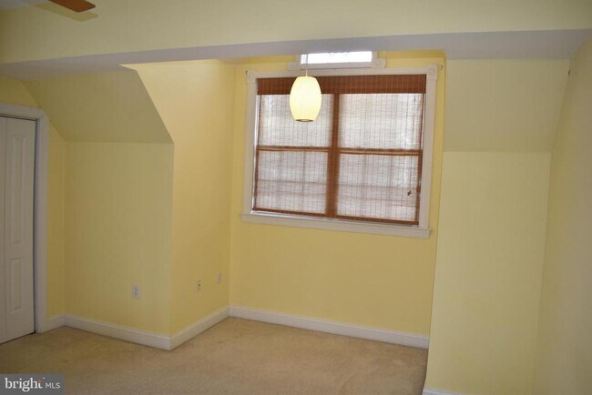 Building Photo - 204 Seneca Way