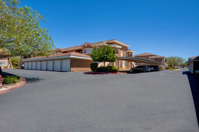 Building Photo - Gorgeous two bedroom two bathroom condo in...